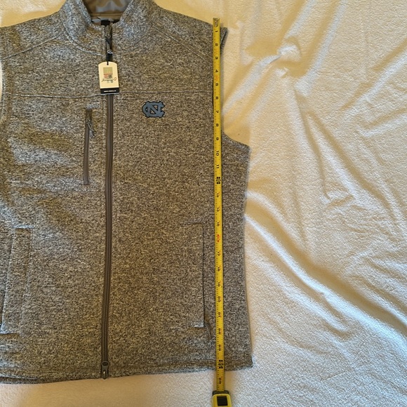 NWT JOHNNIE-O brand UNC full zip sweater zip VEST. Adult  SMALL. Gray Heather. - Picture 7 of 16